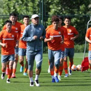 足球直播免费视频直播-双冠王登山祈福上路2022 孙准浩的2个愿望1个爱好